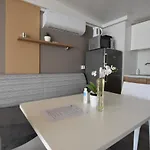 Mobile Homes Sara - Camping Turanj , Adriatic , Dalmatia キャンプ場 トゥラニ