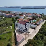 Mobile Homes Sara - Camping Turanj , Adriatic , Dalmatia トゥラニ