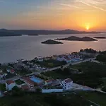 Mobile Homes Sara - Camping Turanj , Adriatic , Dalmatia キャンプ場 トゥラニ